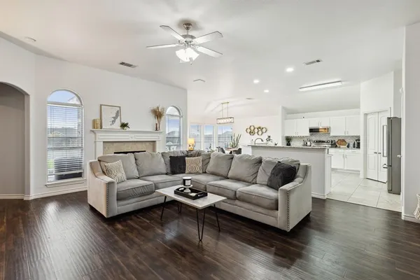 $378,999 | 707 Bayshore Drive, Mansfield, TX 76063