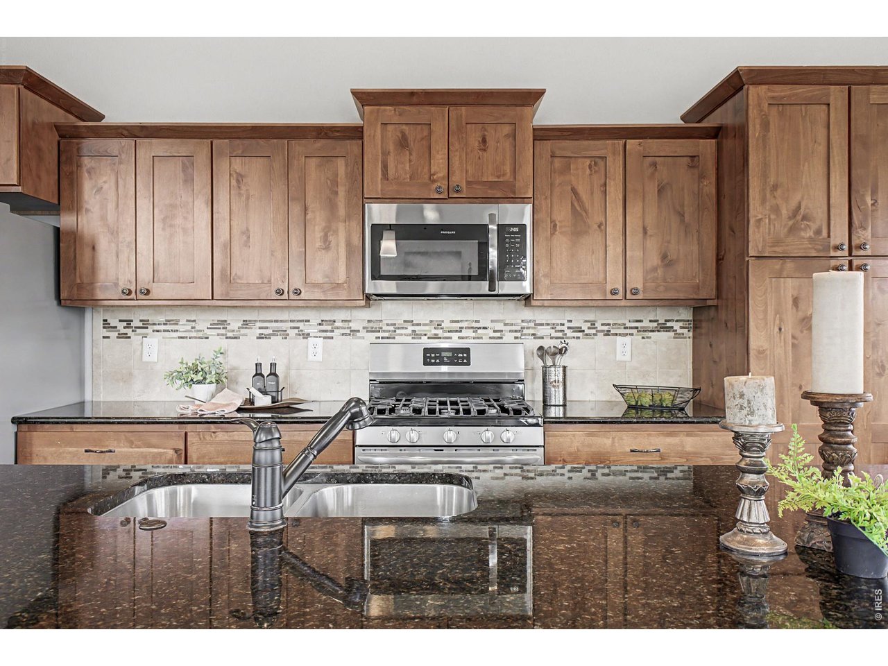 2069 Day Spring Drive Windsor, CO 80550 - Photo 5 of 47 Beautiful crown molded cabinetry paired with granite countertops.