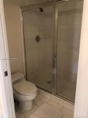 a bathroom with a toilet and a shower