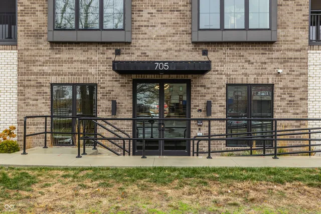 $1,100,000 | 705 Livingstone Drive, Carmel, IN 46032