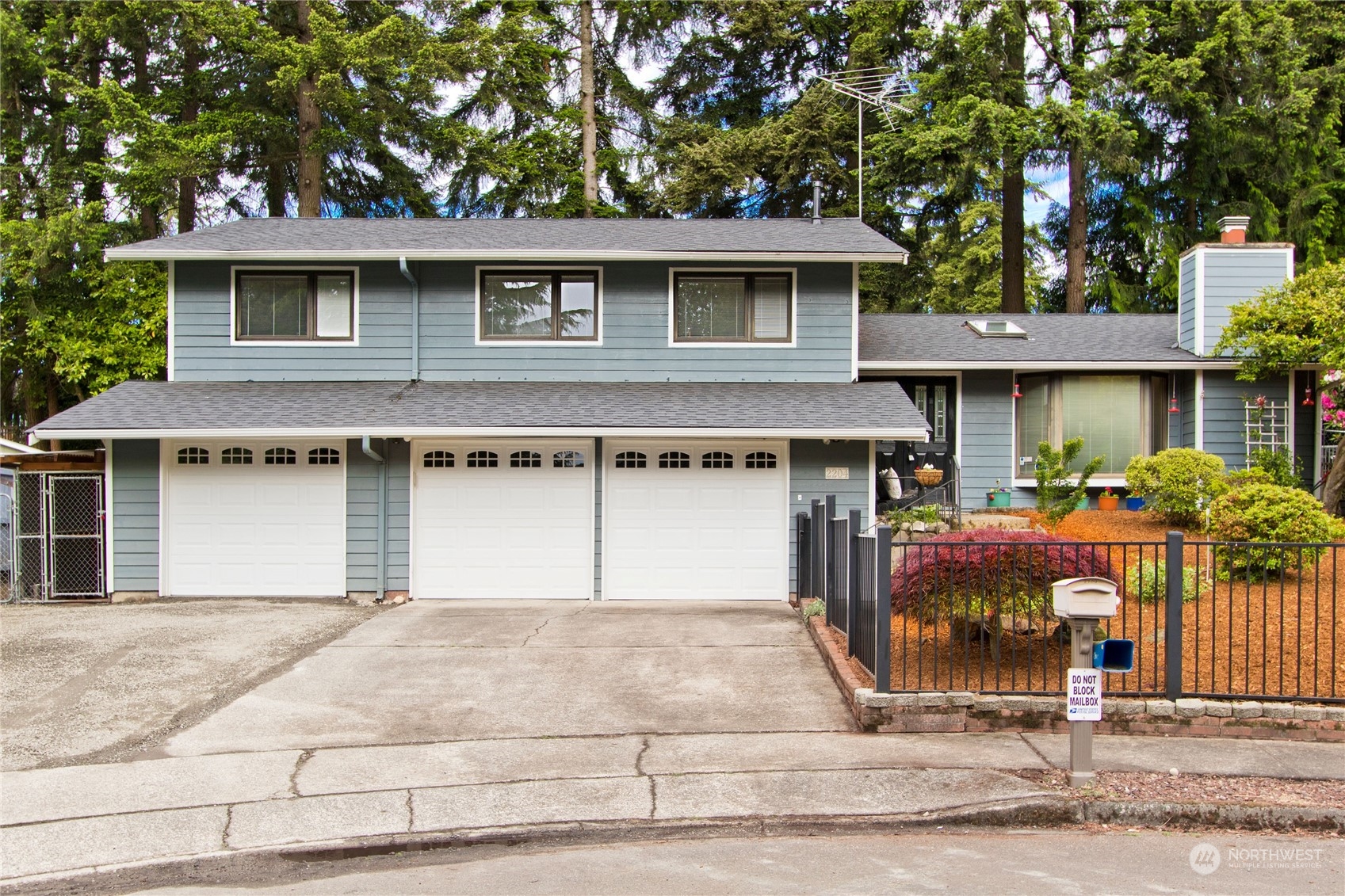 2204 Camas Circle Southeast Renton, WA 98055 - Photo 1 of 26 Gallery Image 1
