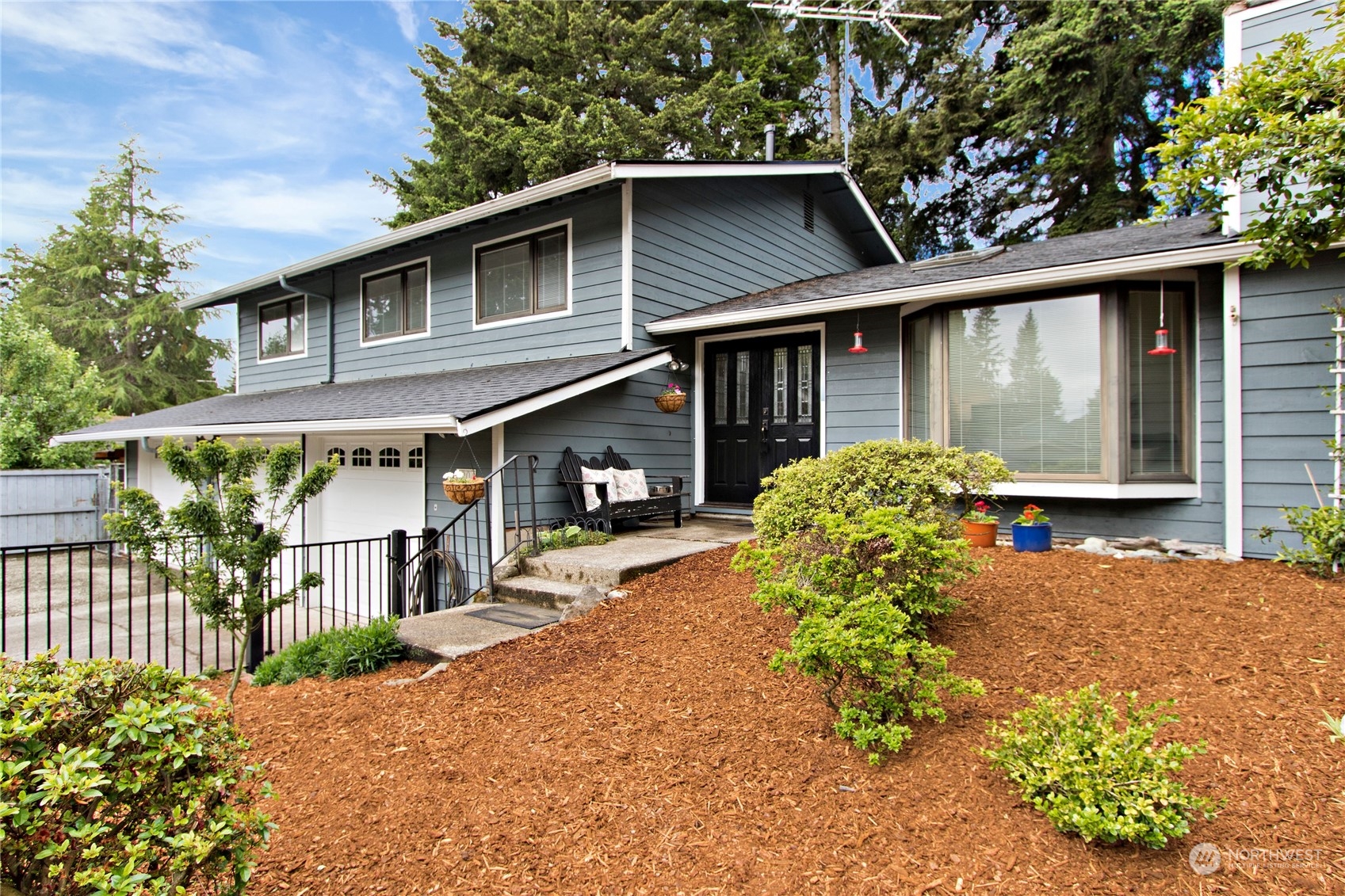 2204 Camas Circle Southeast Renton, WA 98055 - Photo 2 of 26 Gallery Image 2