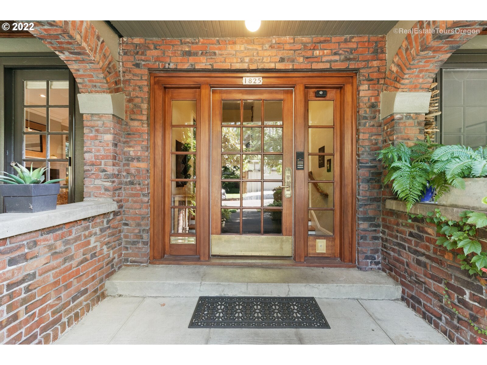 1825 Southwest Elm Street, Unit 3 Portland, OR 97201 - Photo 2 of 32 Gallery Image 2