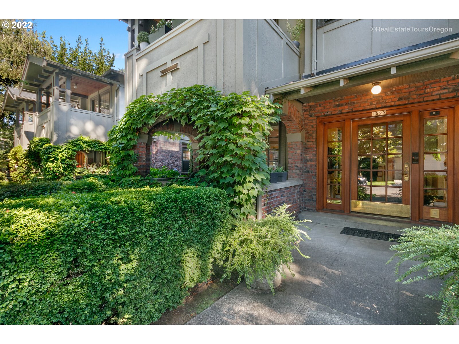 1825 Southwest Elm Street, Unit 3 Portland, OR 97201 - Photo 3 of 32 Gallery Image 3