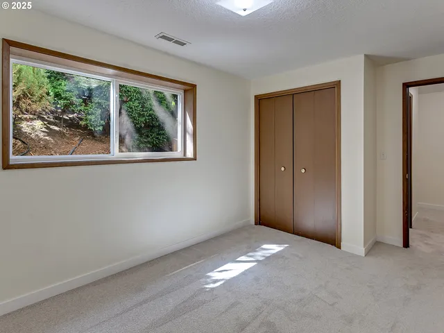 a view of empty room with window
