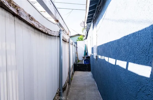 $579,999 | 2121 East Shauer Street, Compton, CA 90222