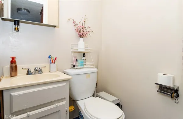 $579,999 | 2121 East Shauer Street, Compton, CA 90222