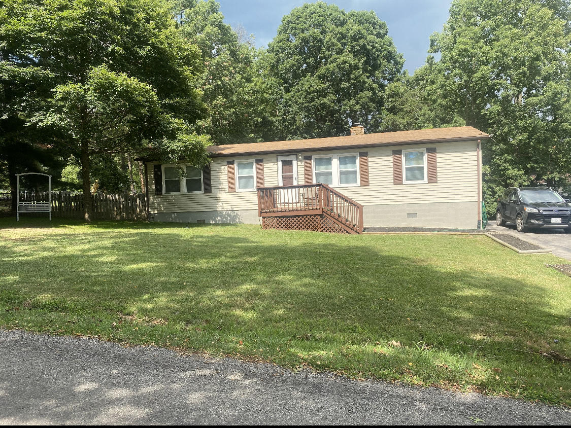 1017 Martin McNeil Road Salem, VA 24153 - Photo 1 of 16 M2