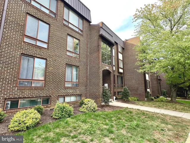 $2,500 | 118 Roberts Lane, Unit 300, Alexandria, VA 22314