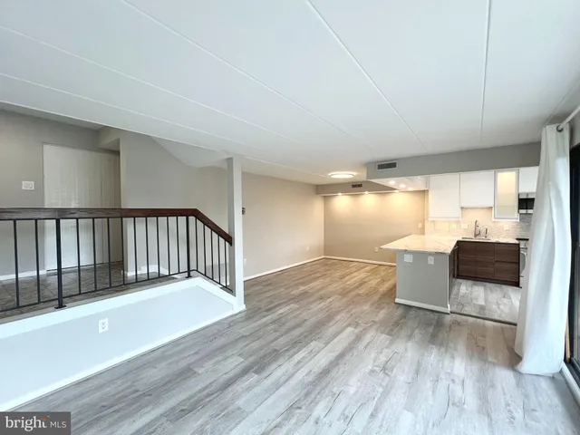 $2,500 | 118 Roberts Lane, Unit 300, Alexandria, VA 22314