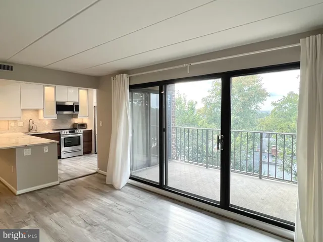 $2,500 | 118 Roberts Lane, Unit 300, Alexandria, VA 22314