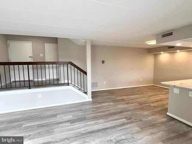 $2,500 | 118 Roberts Lane, Unit 300, Alexandria, VA 22314