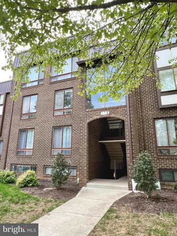 $2,500 | 118 Roberts Lane, Unit 300, Alexandria, VA 22314