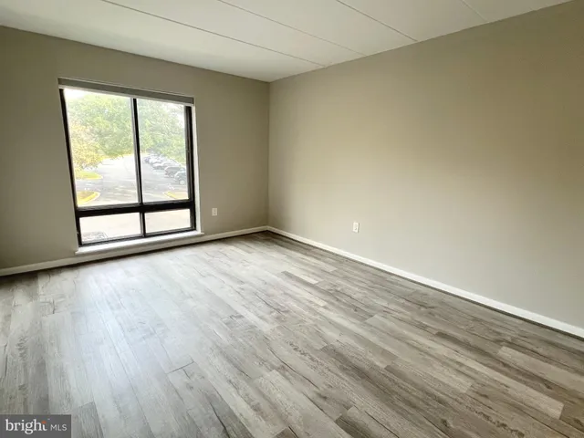 $2,500 | 118 Roberts Lane, Unit 300, Alexandria, VA 22314