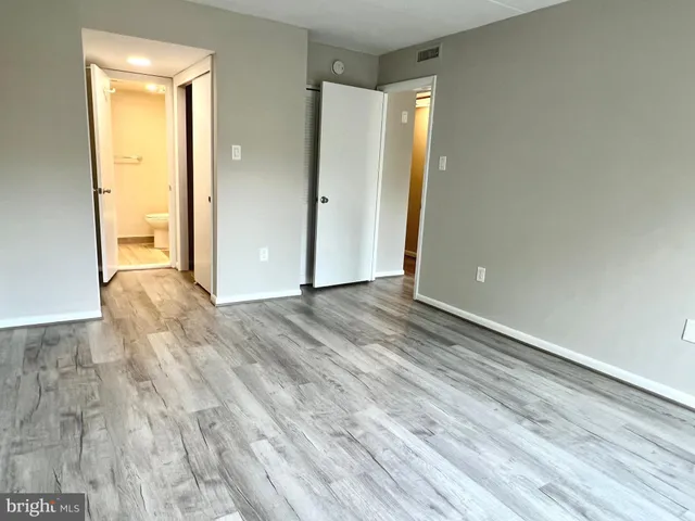 $2,500 | 118 Roberts Lane, Unit 300, Alexandria, VA 22314