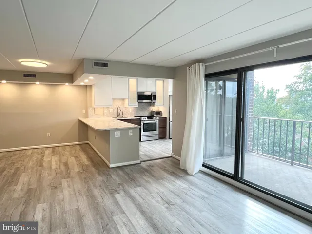 $2,500 | 118 Roberts Lane, Unit 300, Alexandria, VA 22314