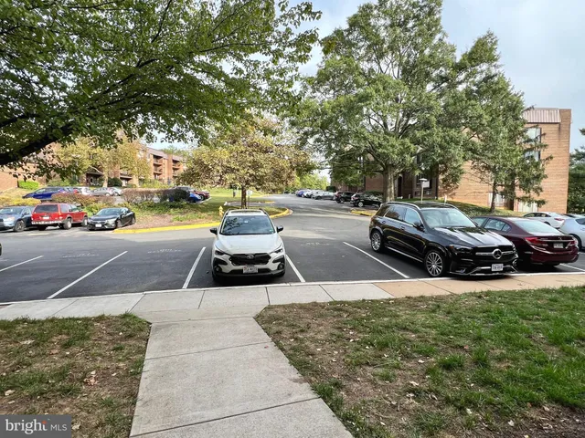 $2,500 | 118 Roberts Lane, Unit 300, Alexandria, VA 22314