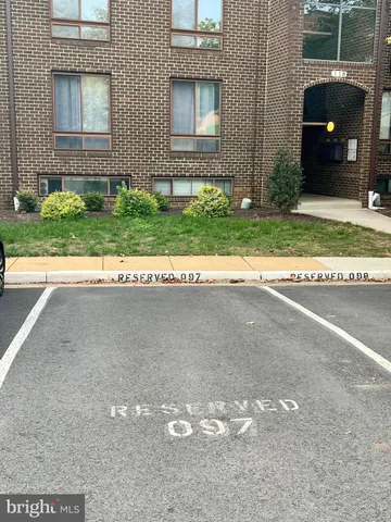 $2,500 | 118 Roberts Lane, Unit 300, Alexandria, VA 22314