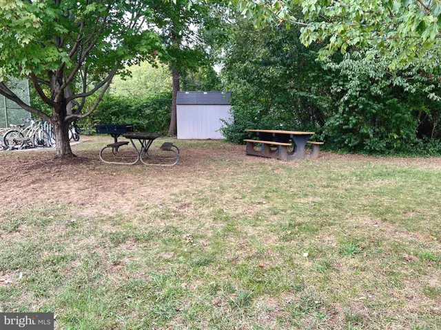 $2,500 | 118 Roberts Lane, Unit 300, Alexandria, VA 22314