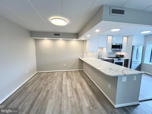 $2,500 | 118 Roberts Lane, Unit 300, Alexandria, VA 22314