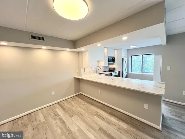 $2,500 | 118 Roberts Lane, Unit 300, Alexandria, VA 22314