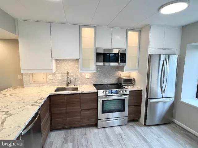 $2,500 | 118 Roberts Lane, Unit 300, Alexandria, VA 22314