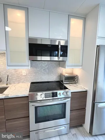 $2,500 | 118 Roberts Lane, Unit 300, Alexandria, VA 22314