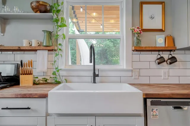 $375,000 | 1012 Speegle Street, Taylor, TX 76574