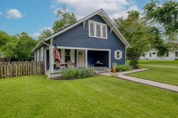 $349,990 | 1012 Speegle Street, Taylor, TX 76574