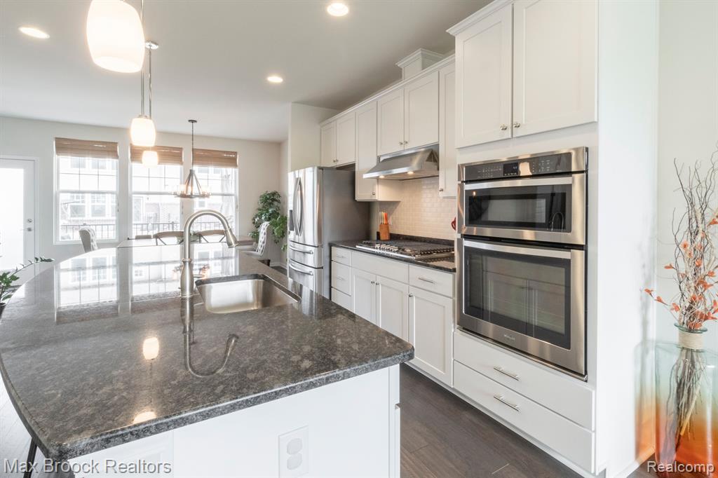 919 Barclay Circle, Unit 37 Rochester Hills, MI 48307 - Photo 19 of 56