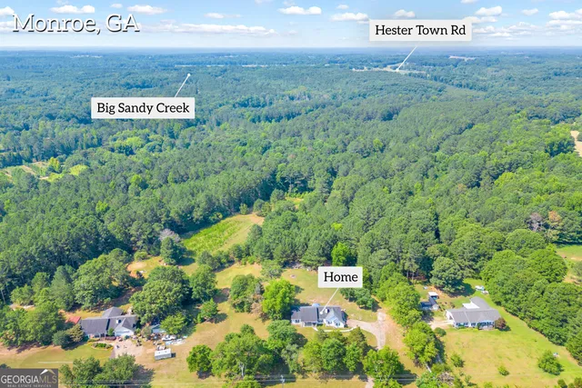 a view of an outdoor space and a yard