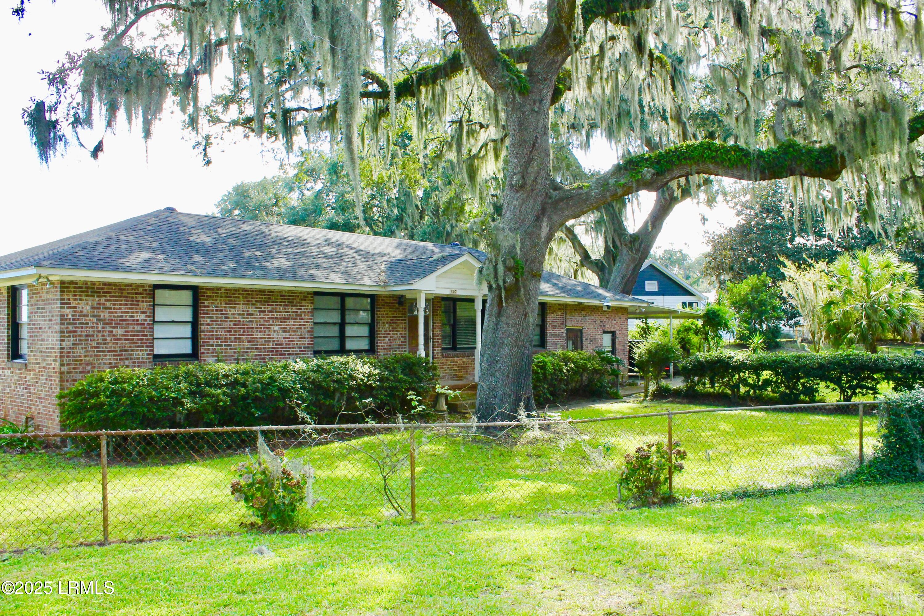 807 11th Street Port Royal, SC 29935 - Photo 2 of 46 fullsizeoutput_33a8