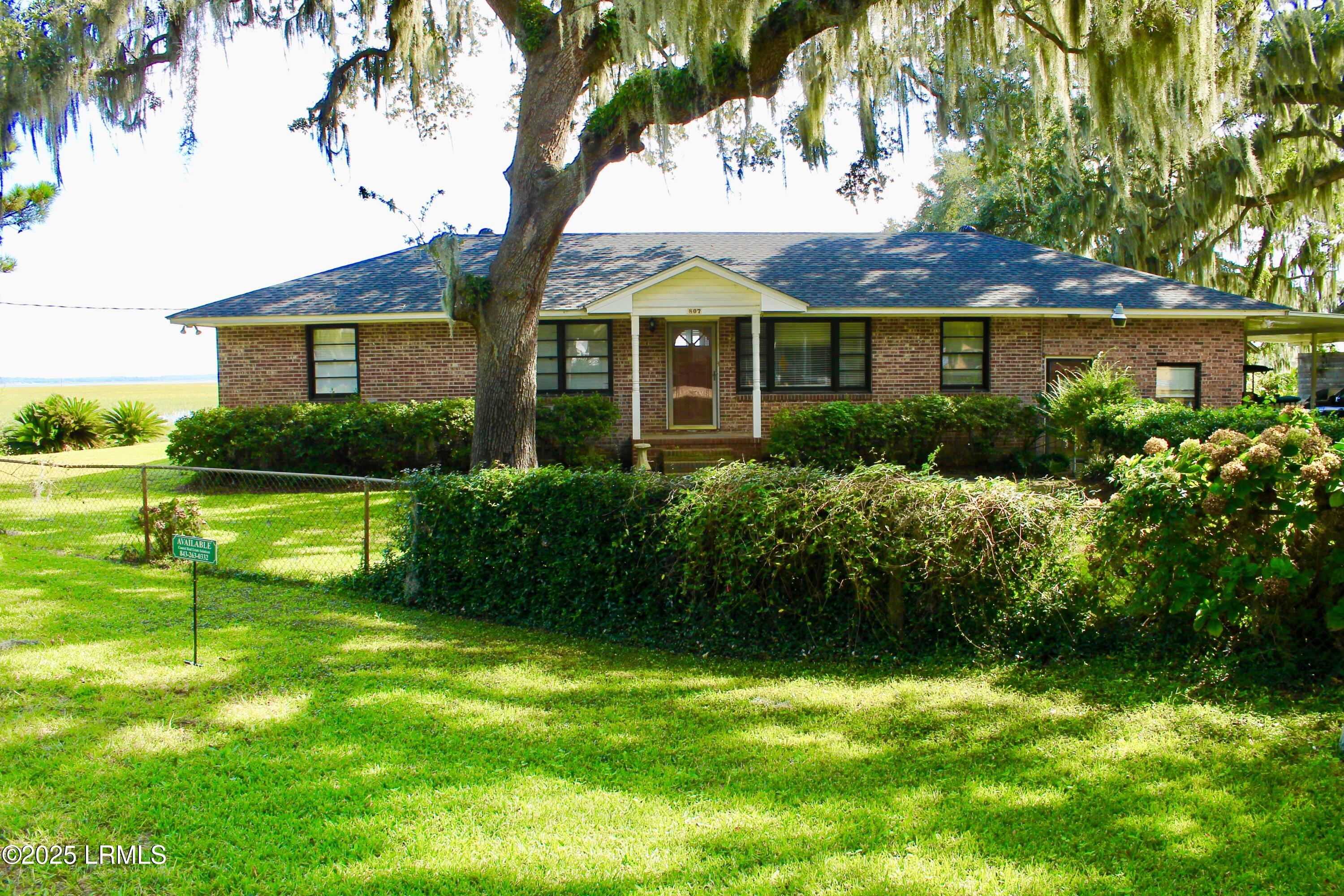 807 11th Street Port Royal, SC 29935 - Photo 3 of 46 fullsizeoutput_339b