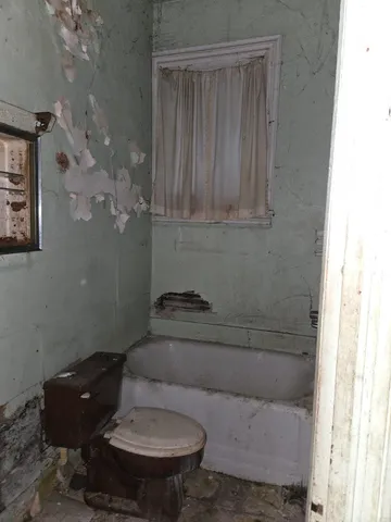 a bathroom with a toilet