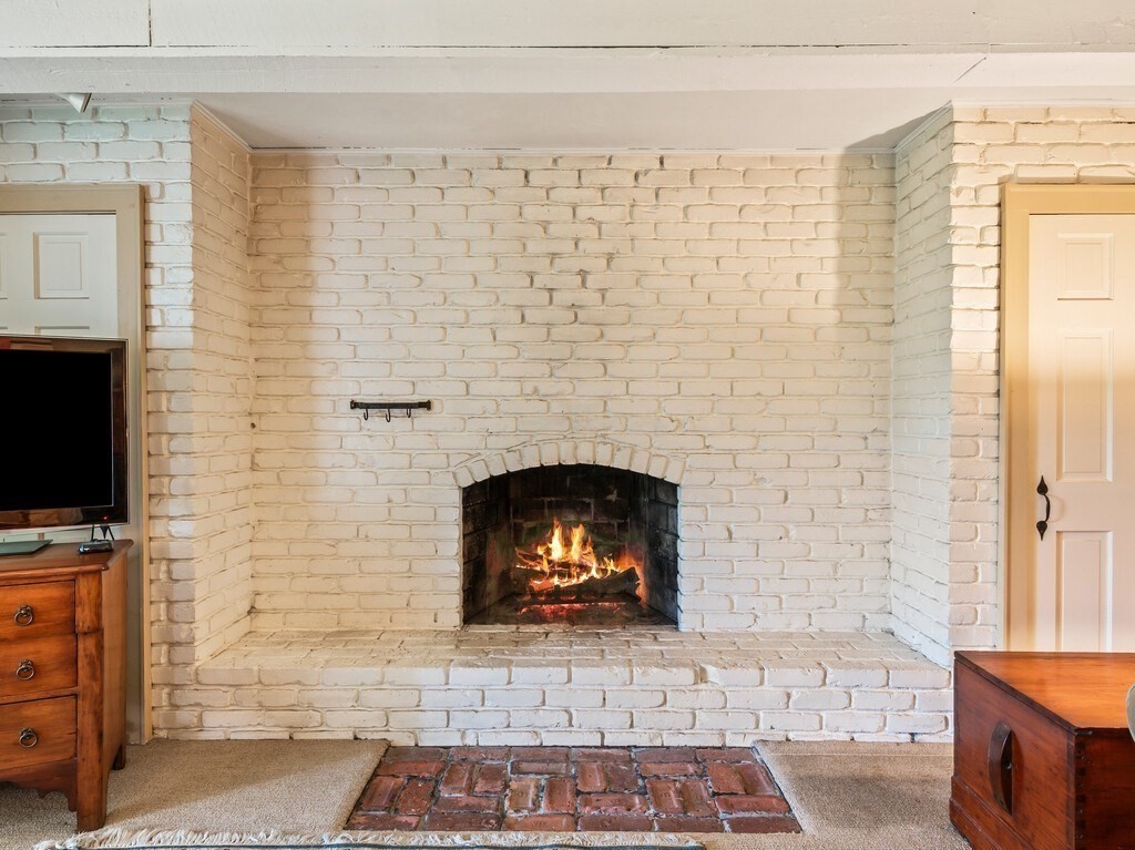 20 Manhattan Road Worcester, MA 01602 - Photo 30 of 41 a room with a fireplace