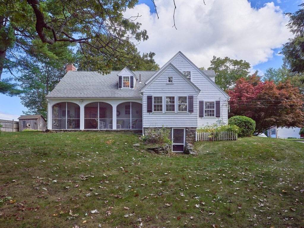 20 Manhattan Road Worcester, MA 01602 - Photo 39 of 41 a front view of a house with garden
