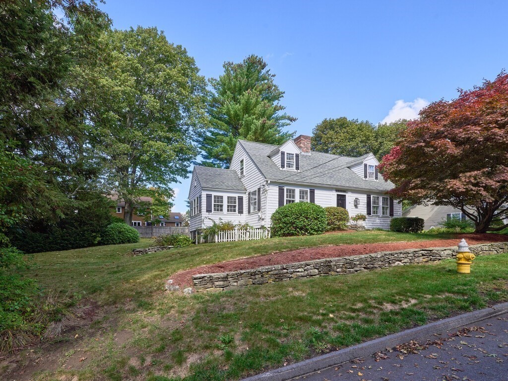 20 Manhattan Road Worcester, MA 01602 - Photo 41 of 41 a front view of a house with a yard