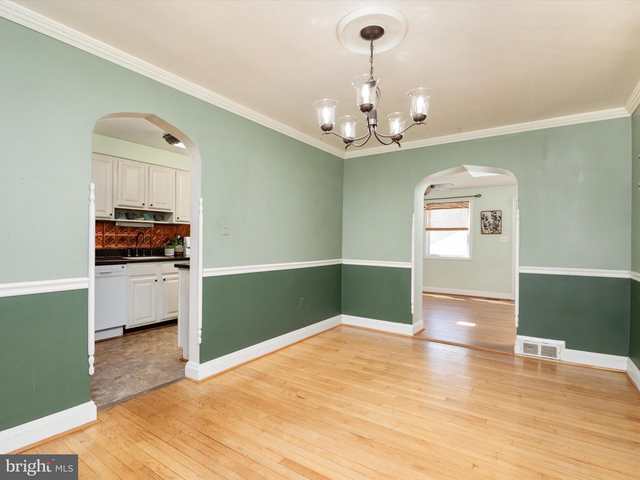 1025 Downton Road Halethorpe, MD 21227 - Photo 13 of 39 Dining room