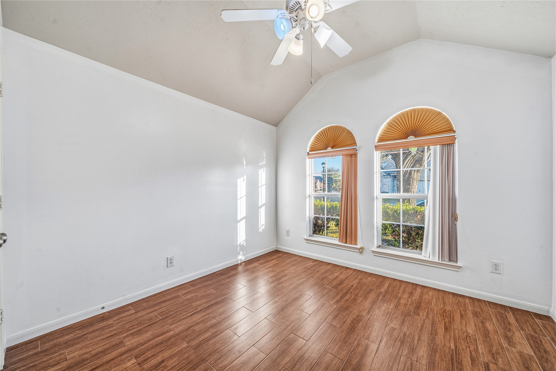 13218 Rustic Garden Drive Houston, TX 77083 - Photo 7 of 31