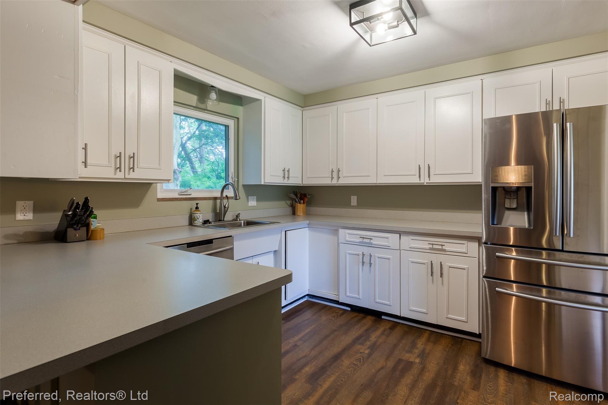 46959 Grasmere Road Northville, MI 48167 - Photo 5 of 19 WELL KEPT WITH STAINLESS APPLIANCES