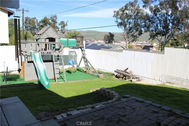 a view of a back yard of the house
