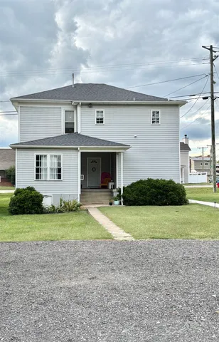 a view of a yard in front of a house