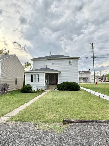a view of a house with backyard and garden