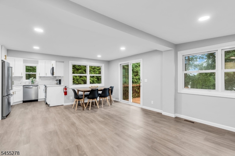 19 Sutton Road Hopatcong, NJ 07843 - Photo 6 of 38 Gallery Image 6