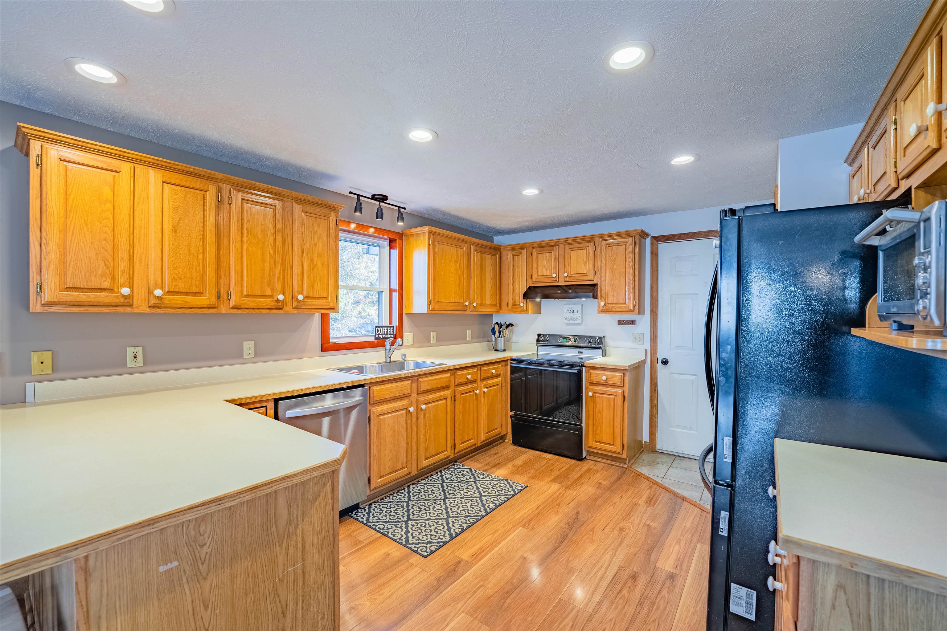 28 Hunting Ridge Lane Milton, VT 05468 - Photo 3 of 40 Gallery Image 3