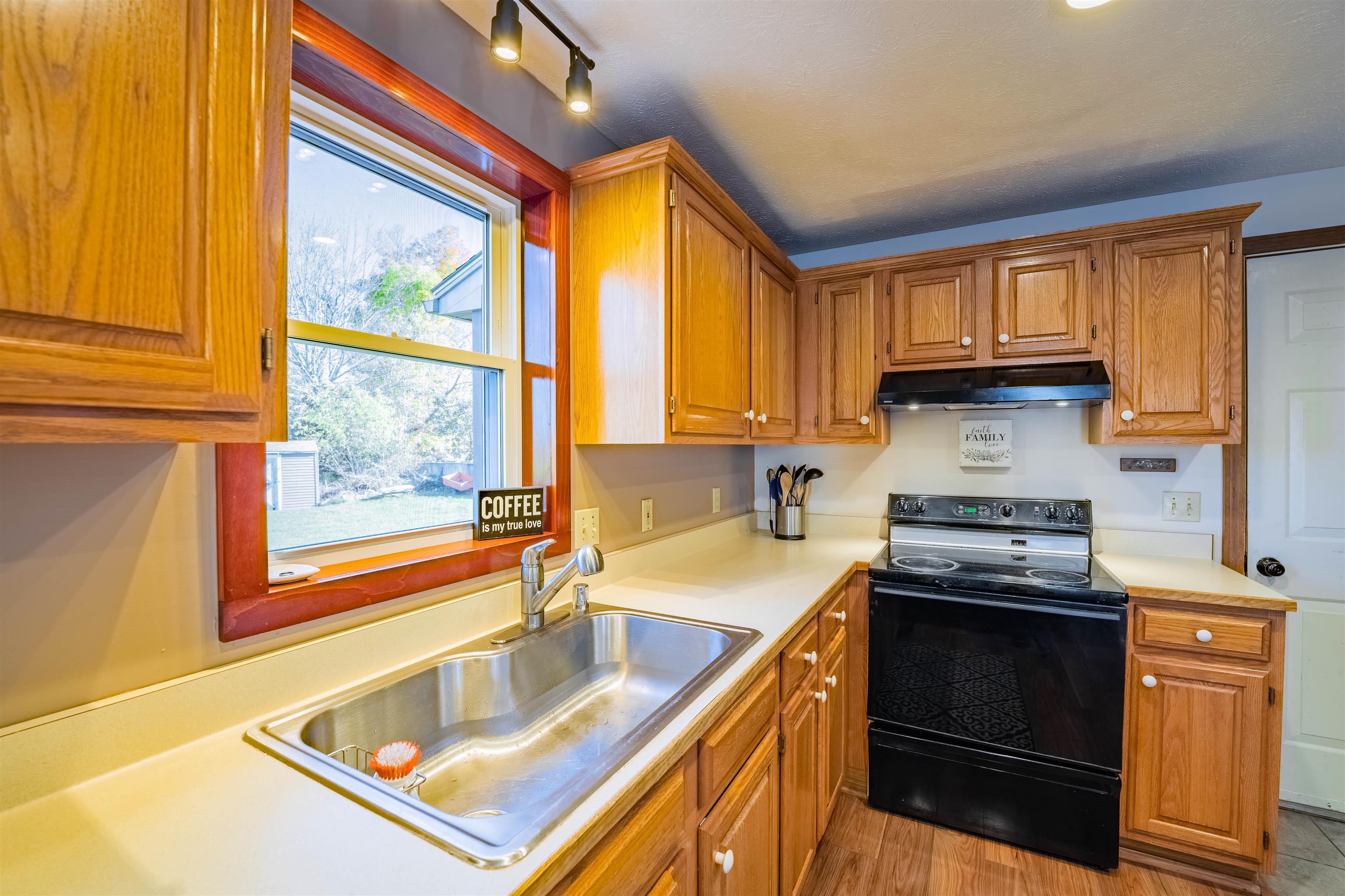 28 Hunting Ridge Lane Milton, VT 05468 - Photo 5 of 40 Gallery Image 5