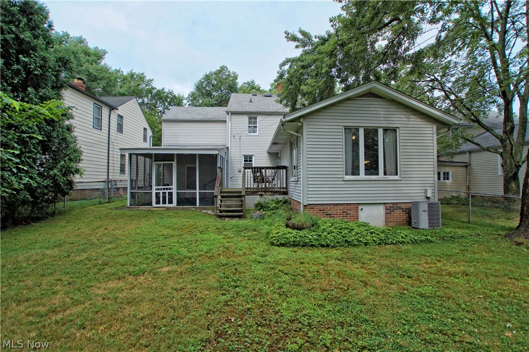 1273 Ford Road Lyndhurst, OH 44124 - Photo 30 of 32 Lovely private fenced in yard.