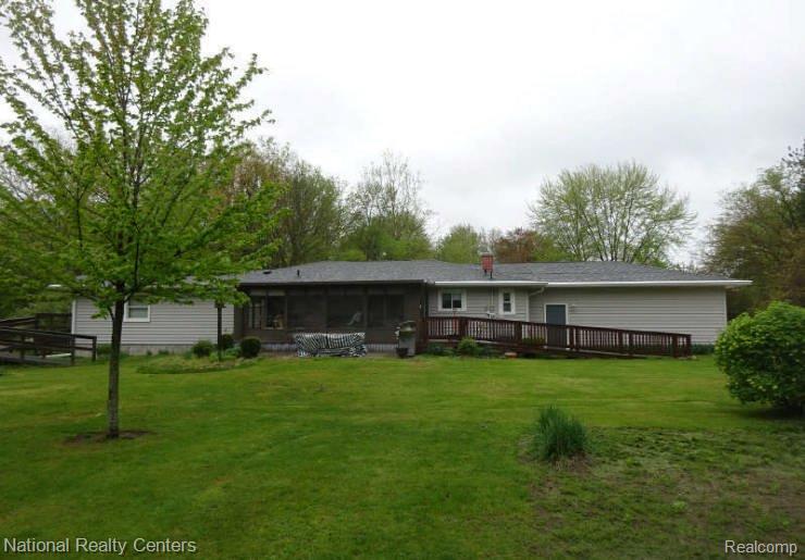 27125 Delos Road New Boston, MI 48164 - Photo 3 of 45 Gallery Image 3
