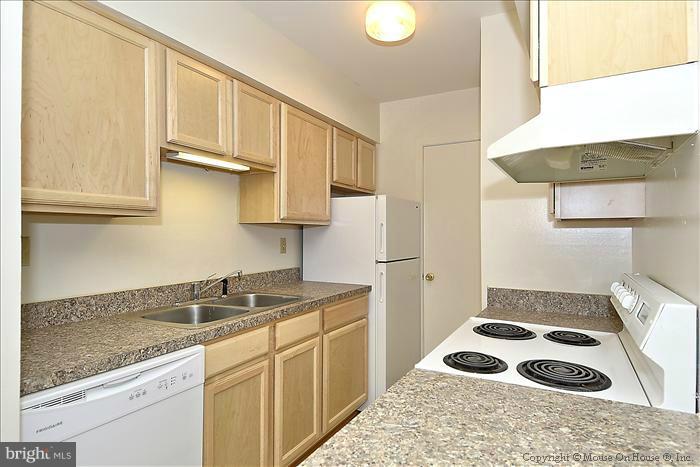 5903 Kingsford Road, Unit 379 Springfield, VA 22152 - Photo 24 of 30 Kitchen