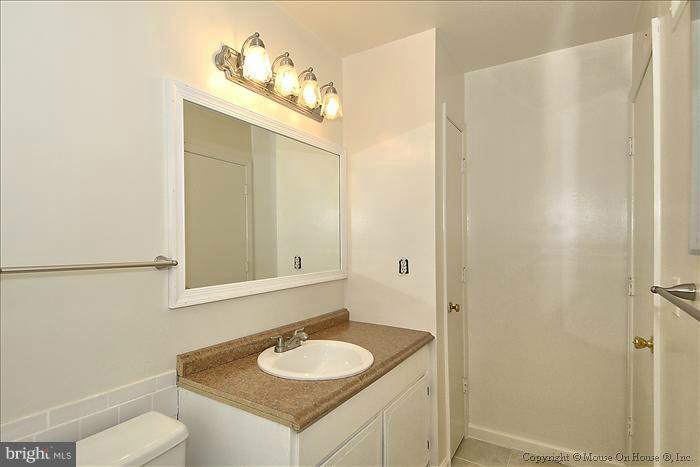 5903 Kingsford Road, Unit 379 Springfield, VA 22152 - Photo 6 of 30 Bath